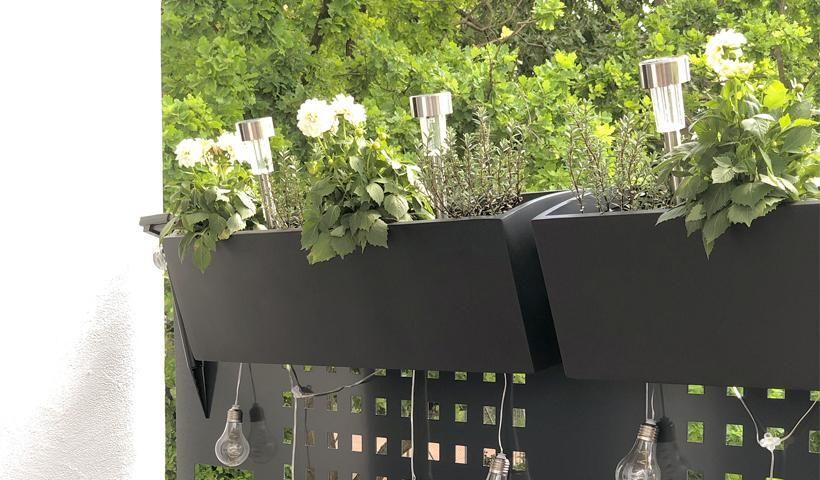 blumenstnder holz schwarz Blumenstnder aus Eiche I Gedrehte Streben 70 cm