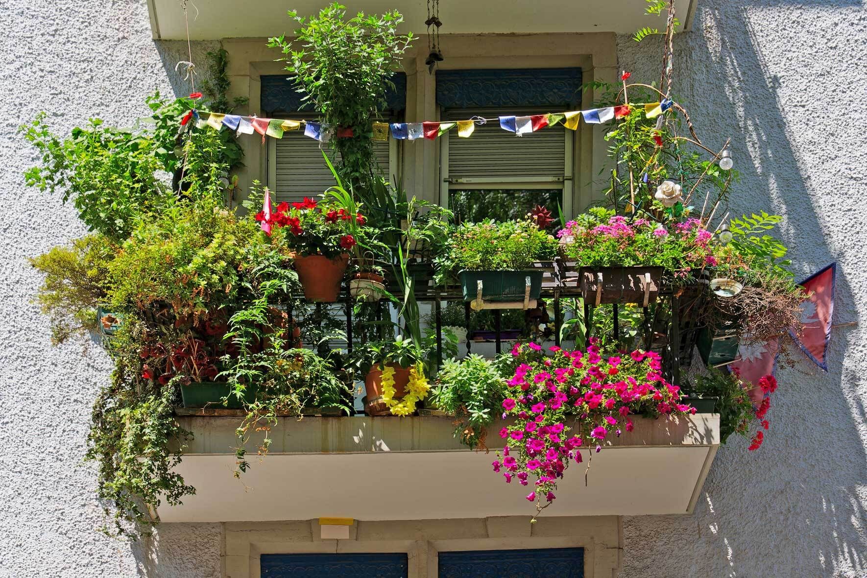 Balkondeko zum Wohlfhlen: Tipps fr ein gemtliches Outdoor-Zimmer |  VIVANNO