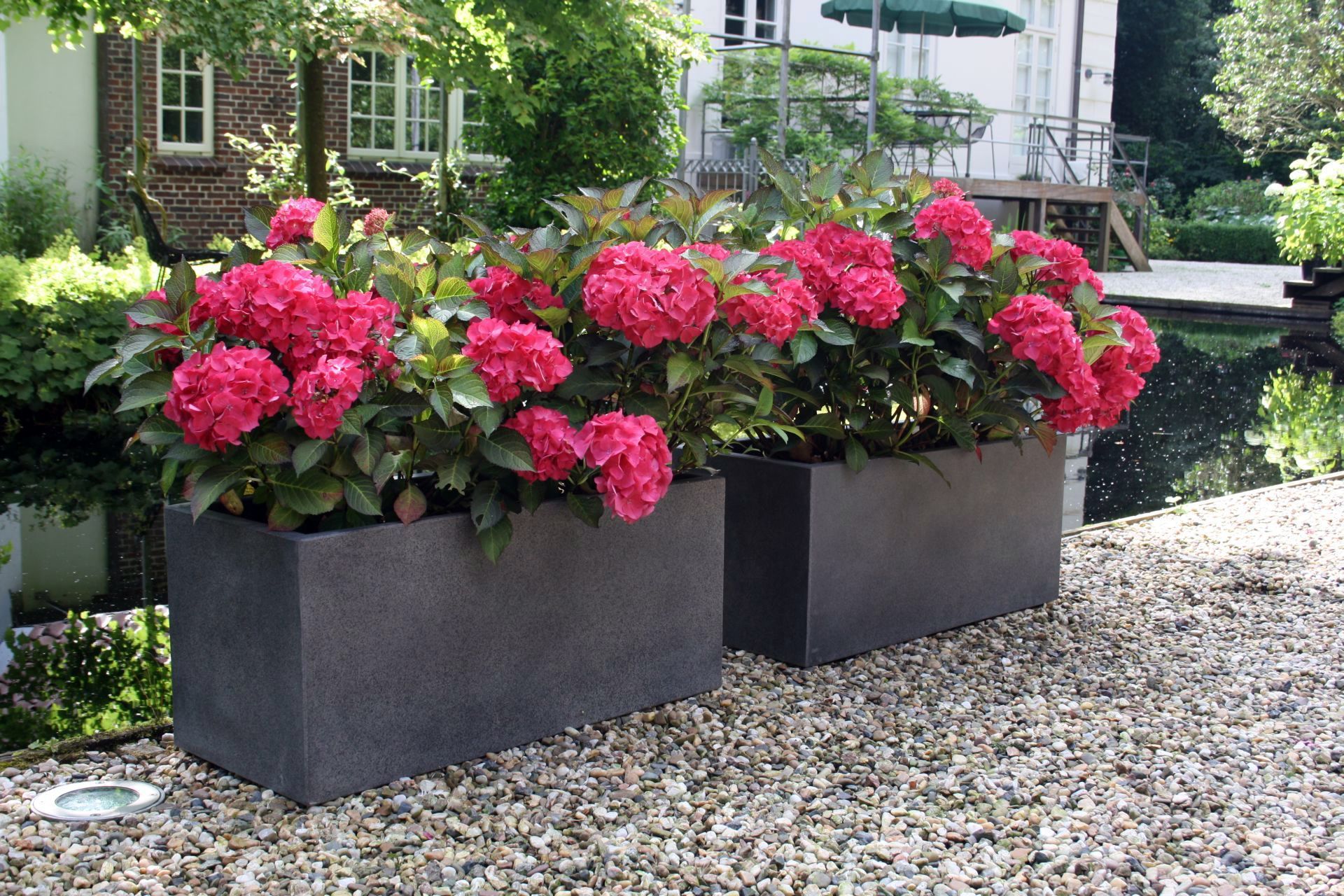 balkon blumenkasten rund Runde Balkonblumenkübel – klassisch mit Abfluss