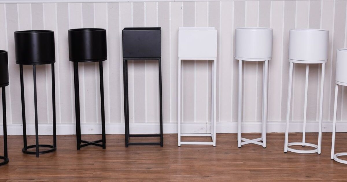 In bequemer Höhe Moderner Blumentopf mit Gestell VIVANNO