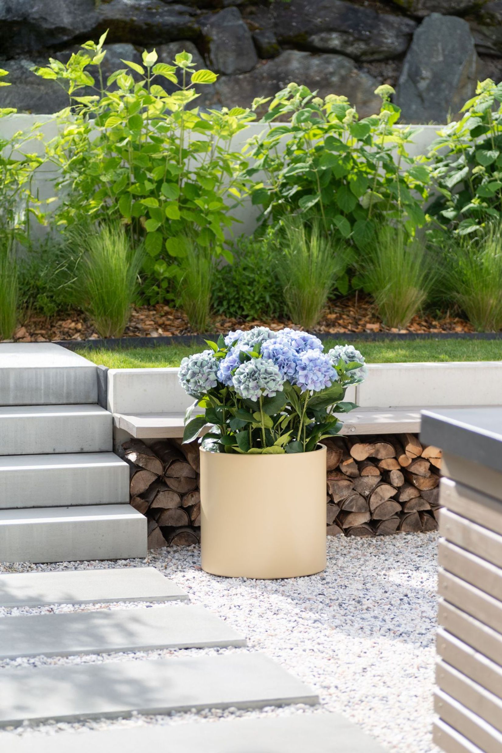 Pflanzkübel Blumentopf rund Aluminium NEW RONDO beige matt Pflanzkübel Blumentopf rund Aluminium NEW RONDO beige matt