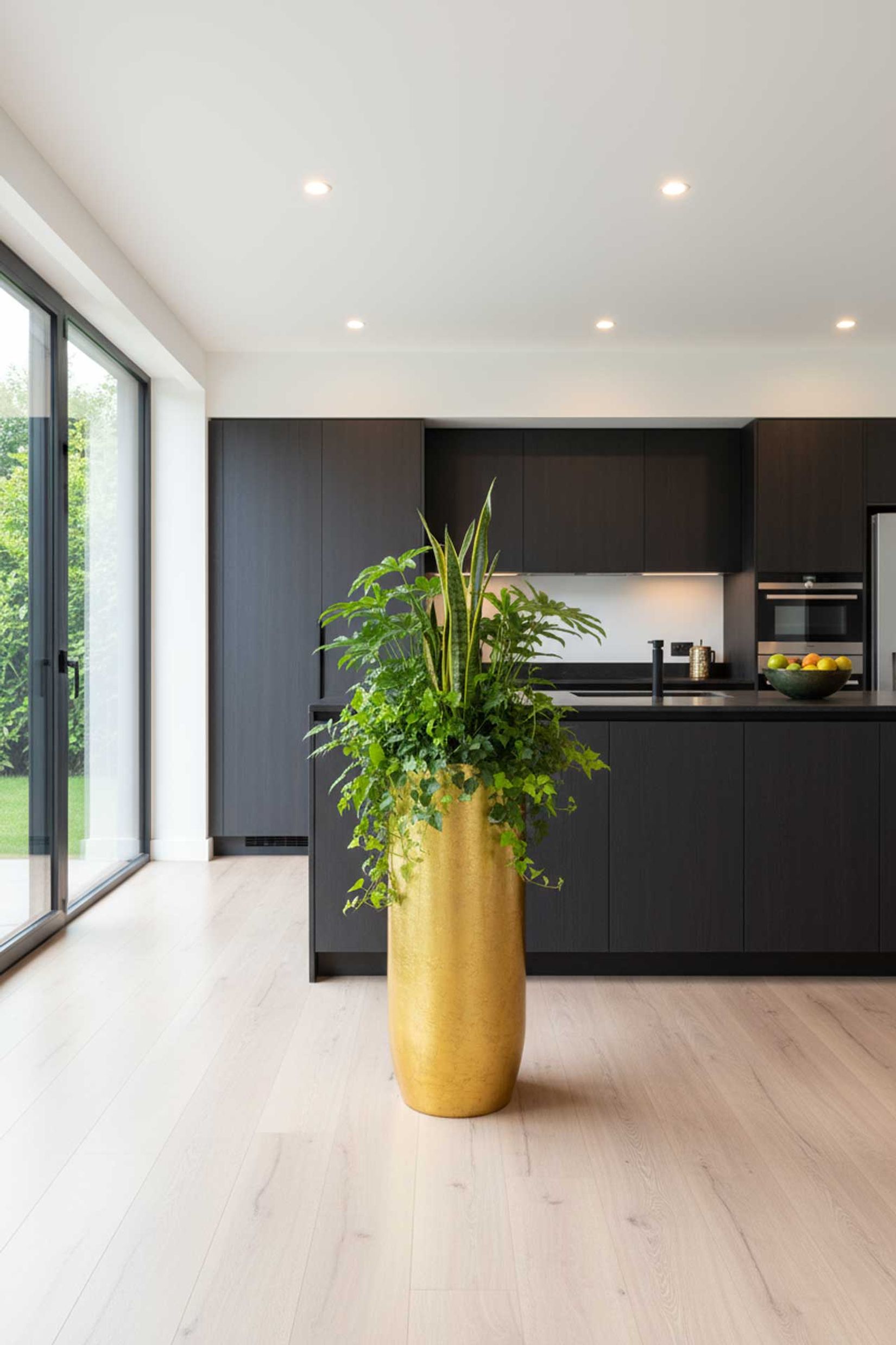 Pflanzgefäß Bodenvase SOLERIO Fiberglas Gold Hochglanz Pflanzgefäß Bodenvase SOLERIO Fiberglas Gold Hochglanz