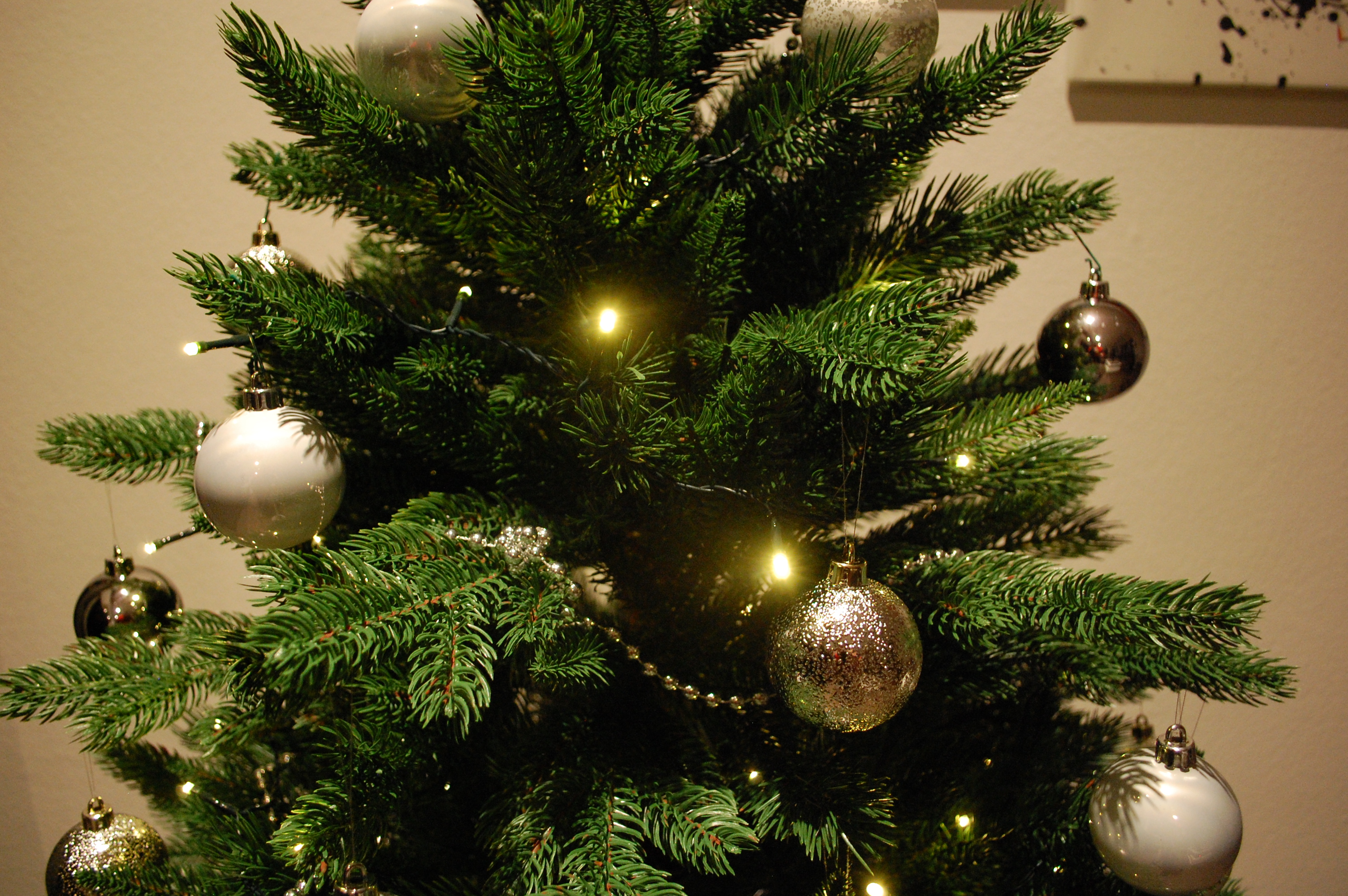 Künstlicher Weihnachtsbaum Premium Nordmanntanne, 120 cm hoch - Modell 2025