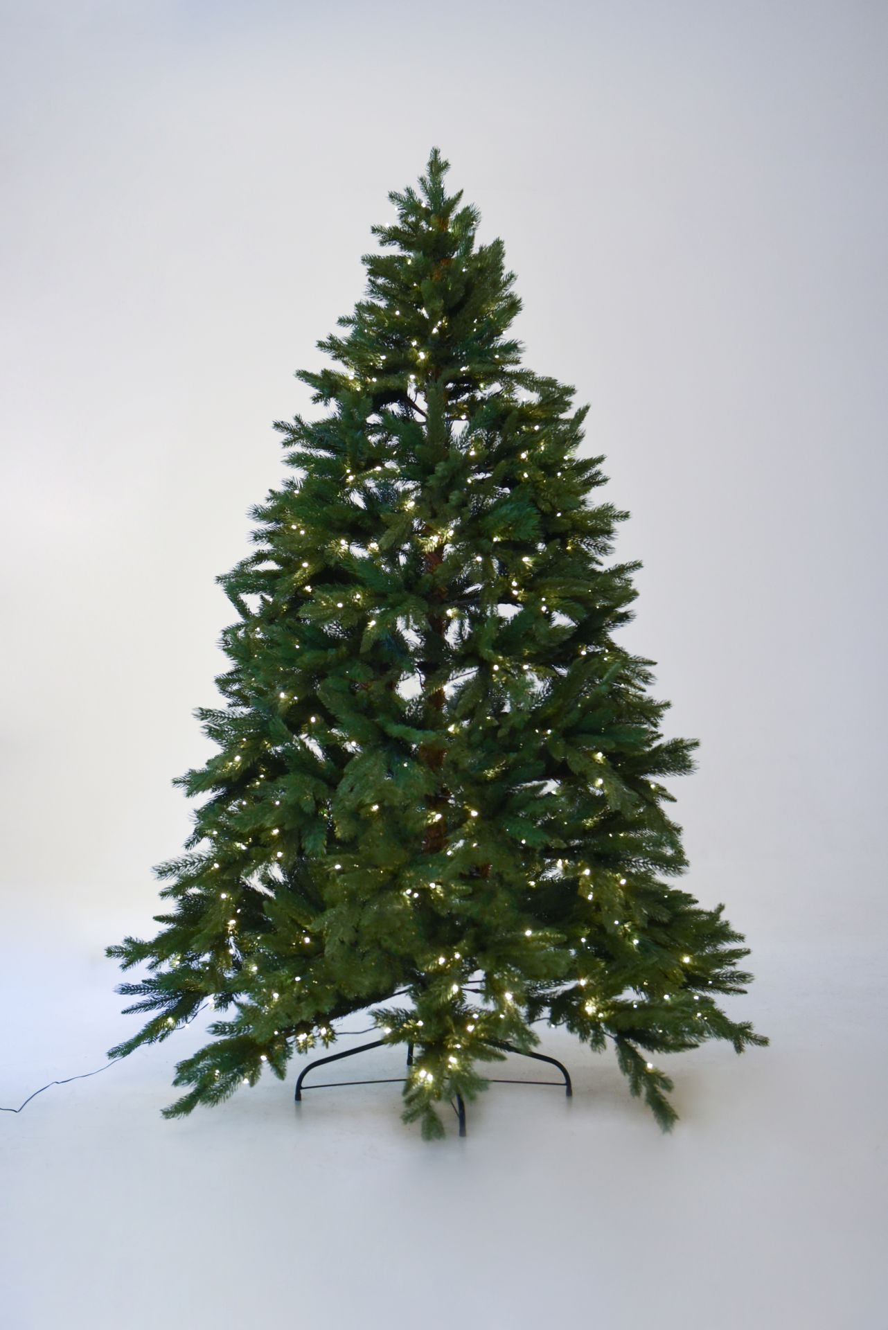 Künstlicher Premium Weihnachtsbaum Nordmanntanne LED, 240 cm hoch