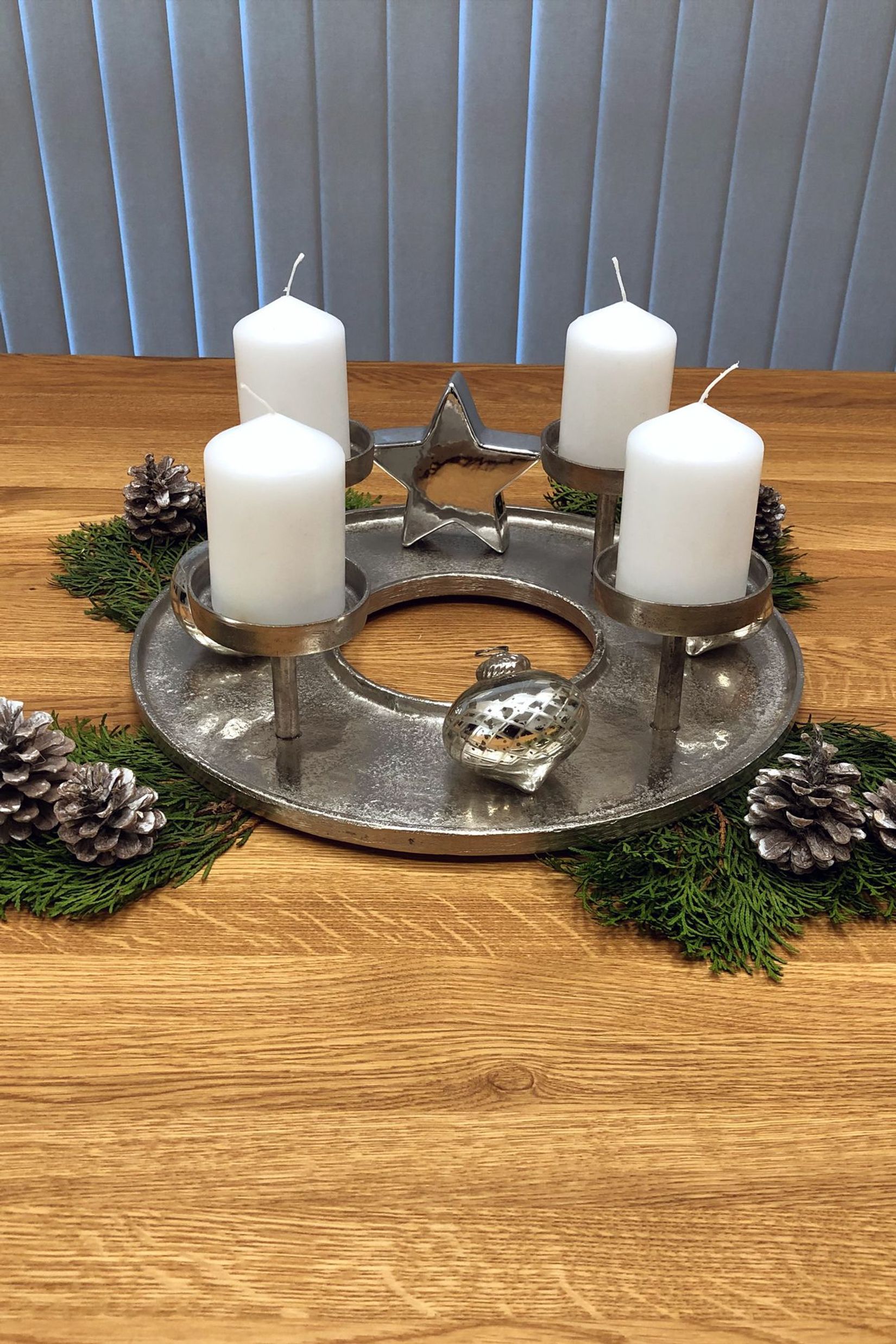 Adventsleuchter Adventskranz mit 4 Kerzenhaltern Aluminium ADVENTO Silber