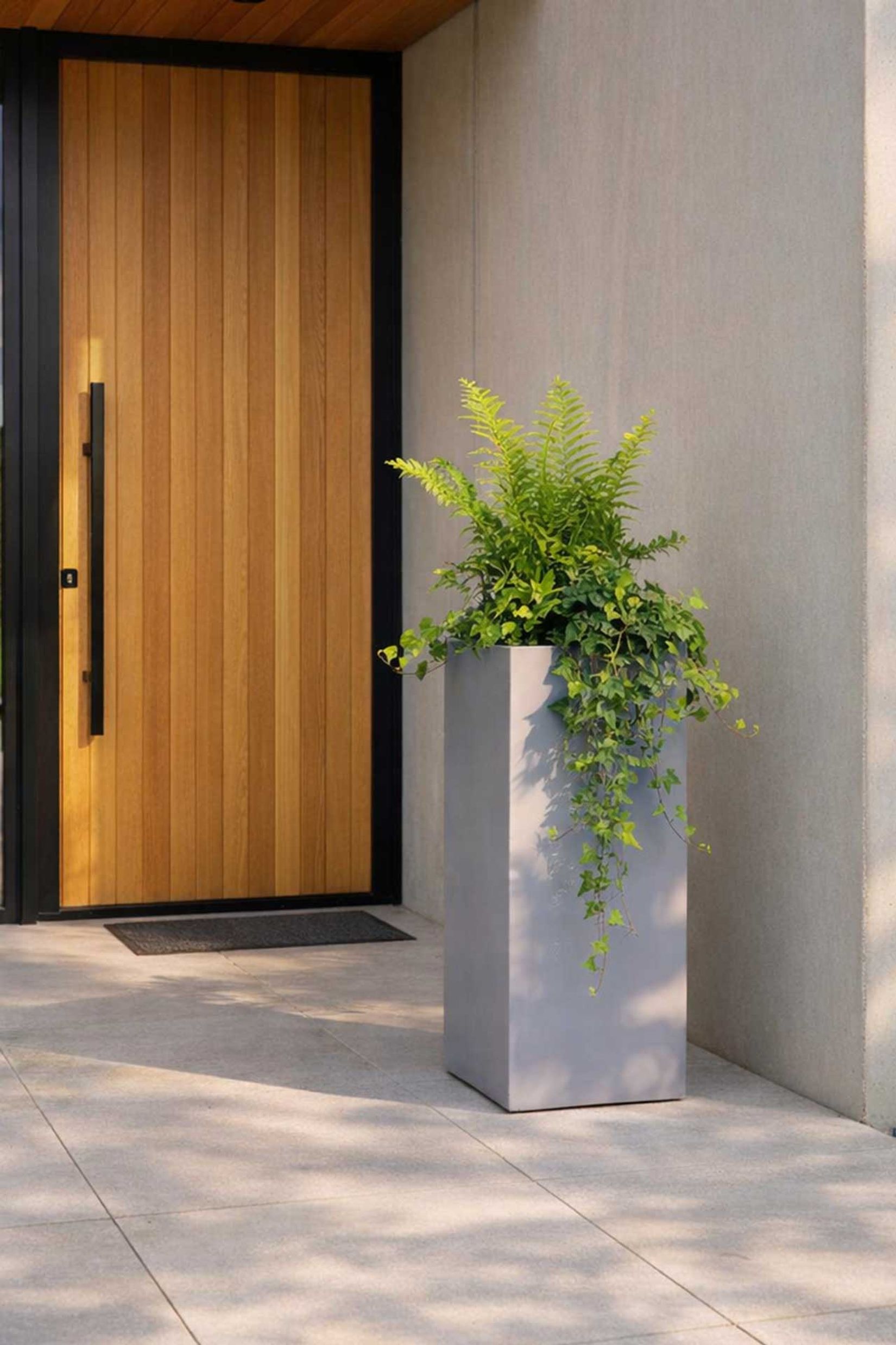 Pflanzkübel Blumenkübel Fiberglas "Block" Säule, Beton-Design, Grau