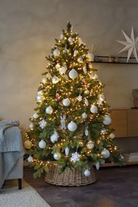 Künstlicher Weihnachtsbaum Premium Nordmanntanne, 180 cm hoch