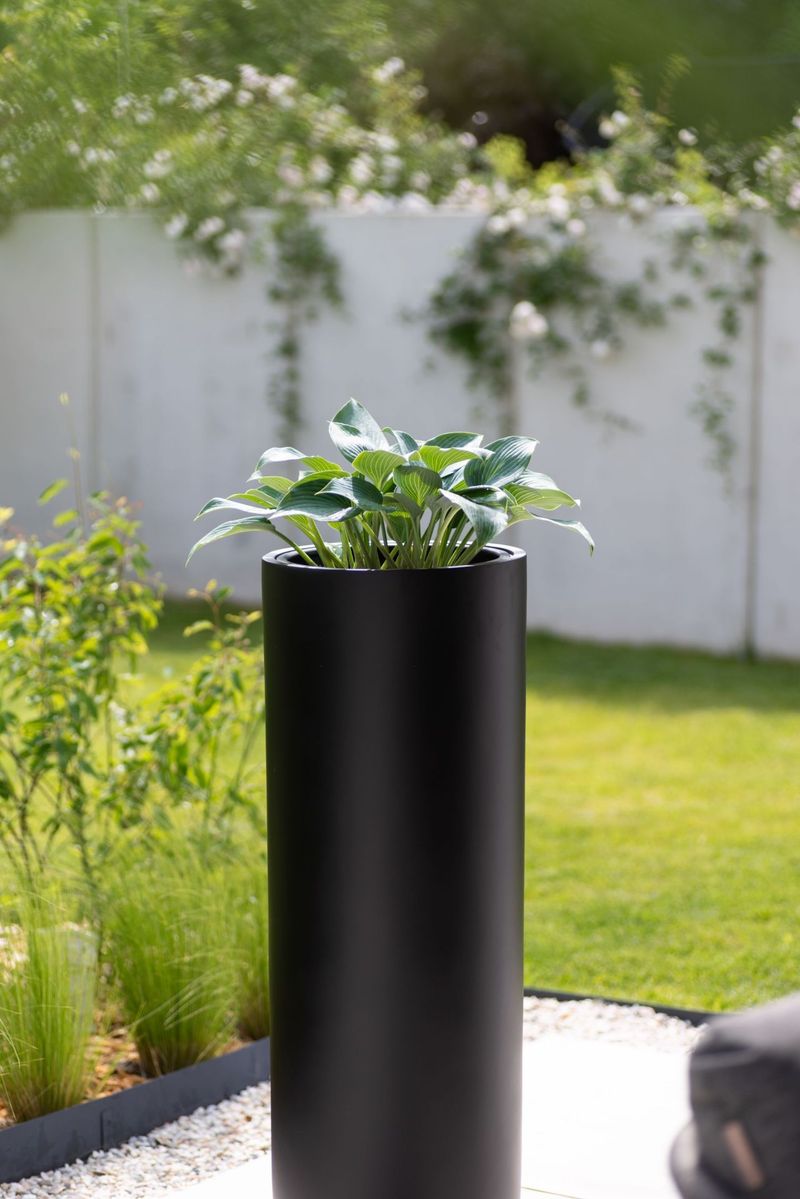 Pflanzgefäß Bodenvase SOLERIO Fiberglas Schwarz Matt | 33x100 cm | 310001103100