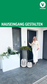 Hauseingang gestalten Haustür und Pflanzkübel