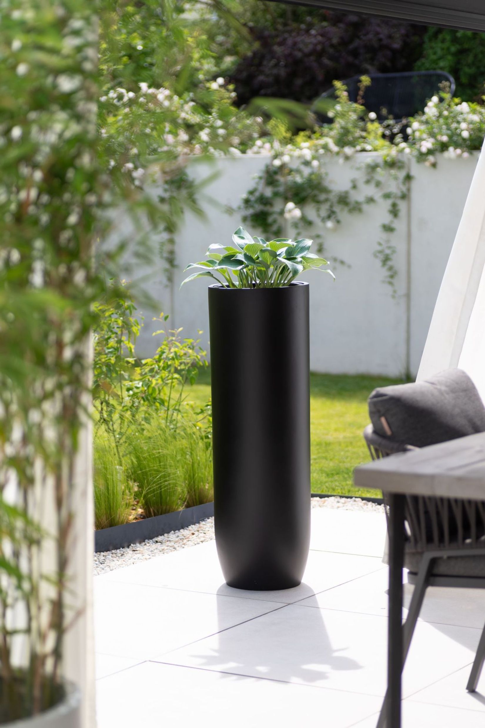 Pflanzgefäß Bodenvase SOLERIO Fiberglas Schwarz Matt