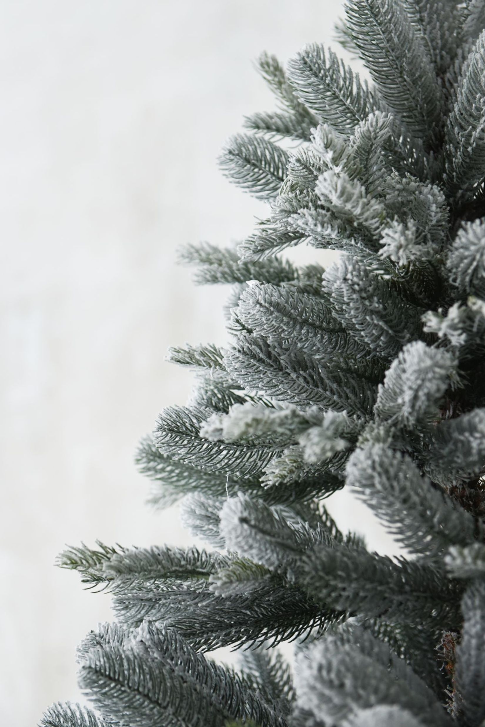 Künstlicher Weihnachtsbaum Premium Nordmanntanne mit Schnee 180 cm hoch
