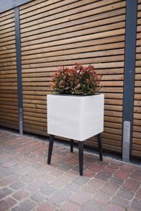 Pflanzkübel Blumenkübel mit Füßen Fiberzement BLOCK - Creme