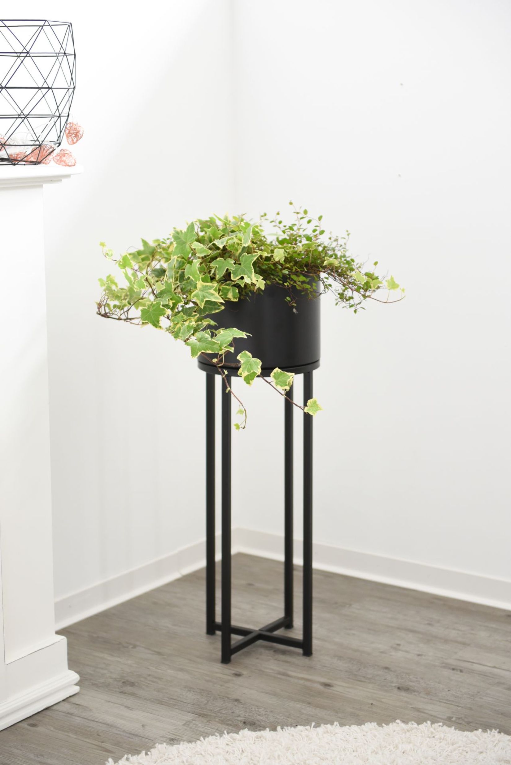 Blumentopf auf Ständer, mit Beinen ELEVATE CROSS - Schwarz Matt