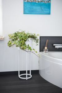 Blumentopf auf Ständer, mit Beinen ELEVATE ROUND - Weiß Matt