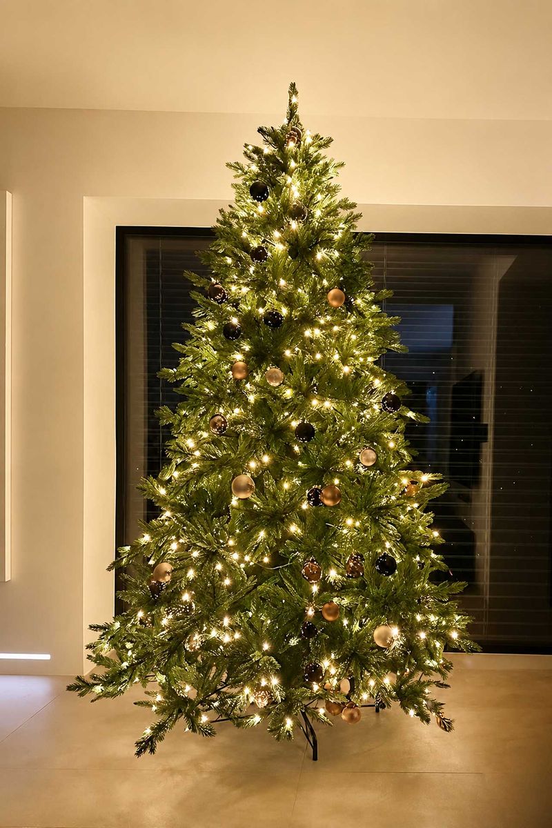 Künstlicher Premium Weihnachtsbaum Nordmanntanne LED, 270 cm hoch | 402701855270