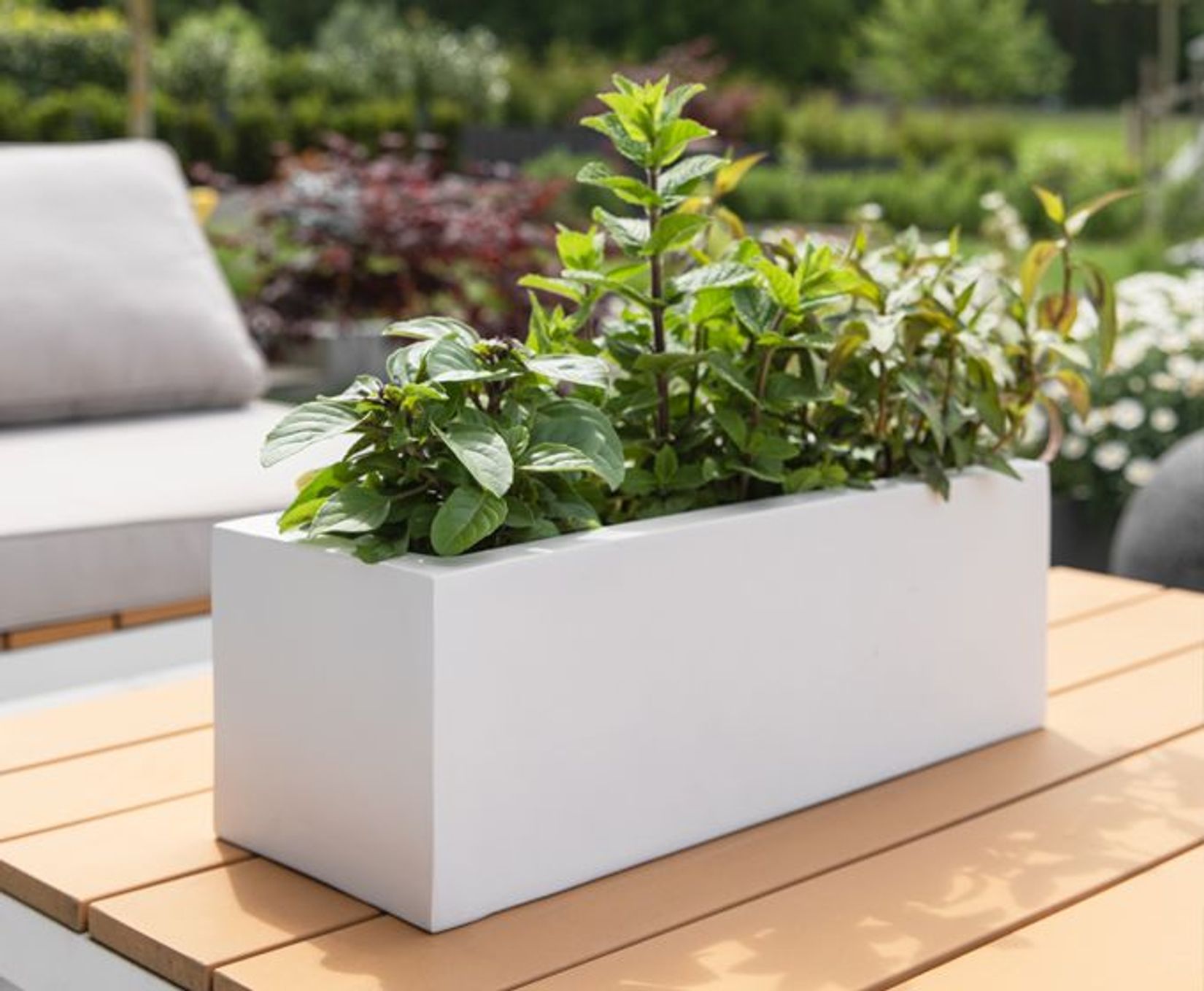 VIVANNO Blumenkasten weiß Terrasse Tisch