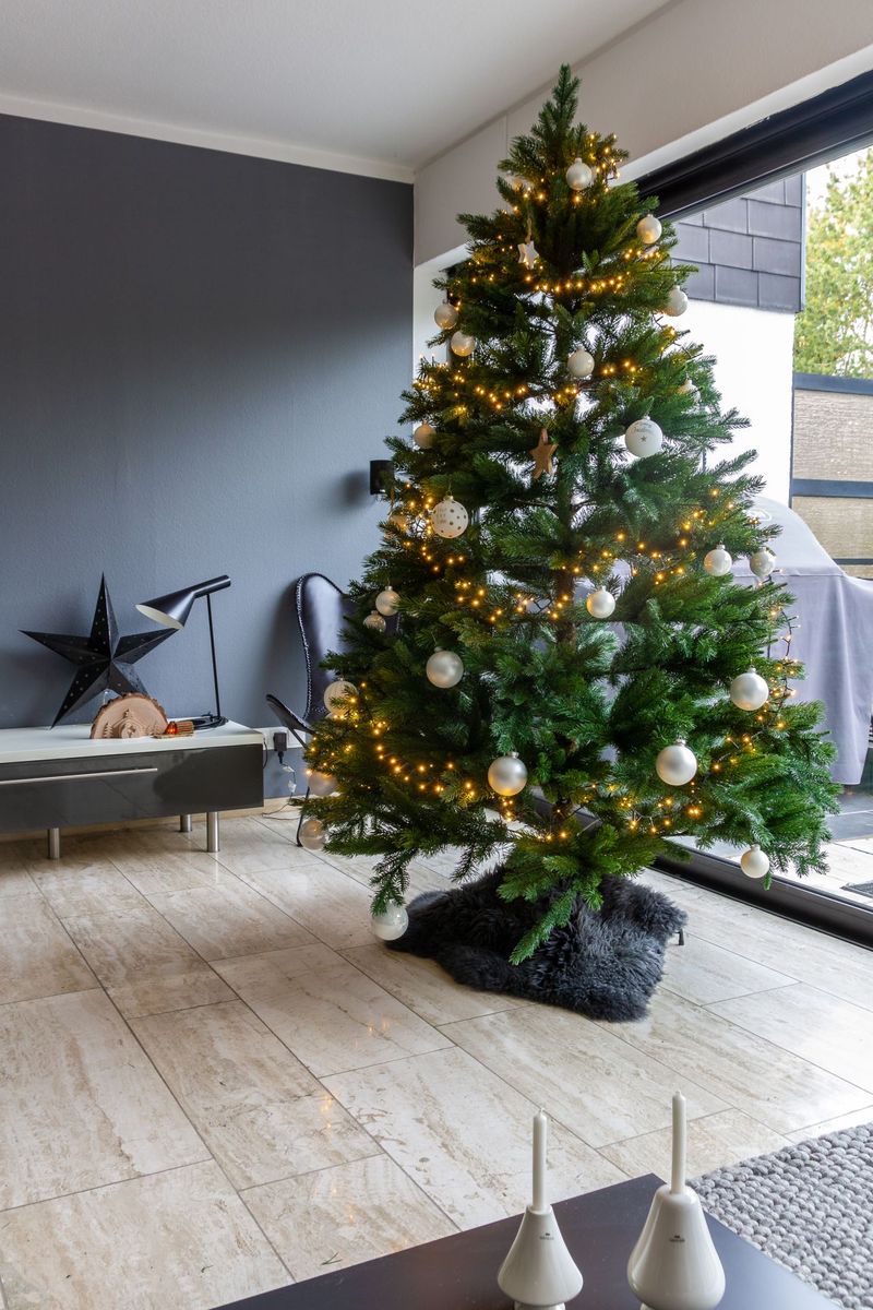 Künstlicher Weihnachtsbaum Premium Nordmanntanne, 210 cm hoch - Modell 2025 | 1111680