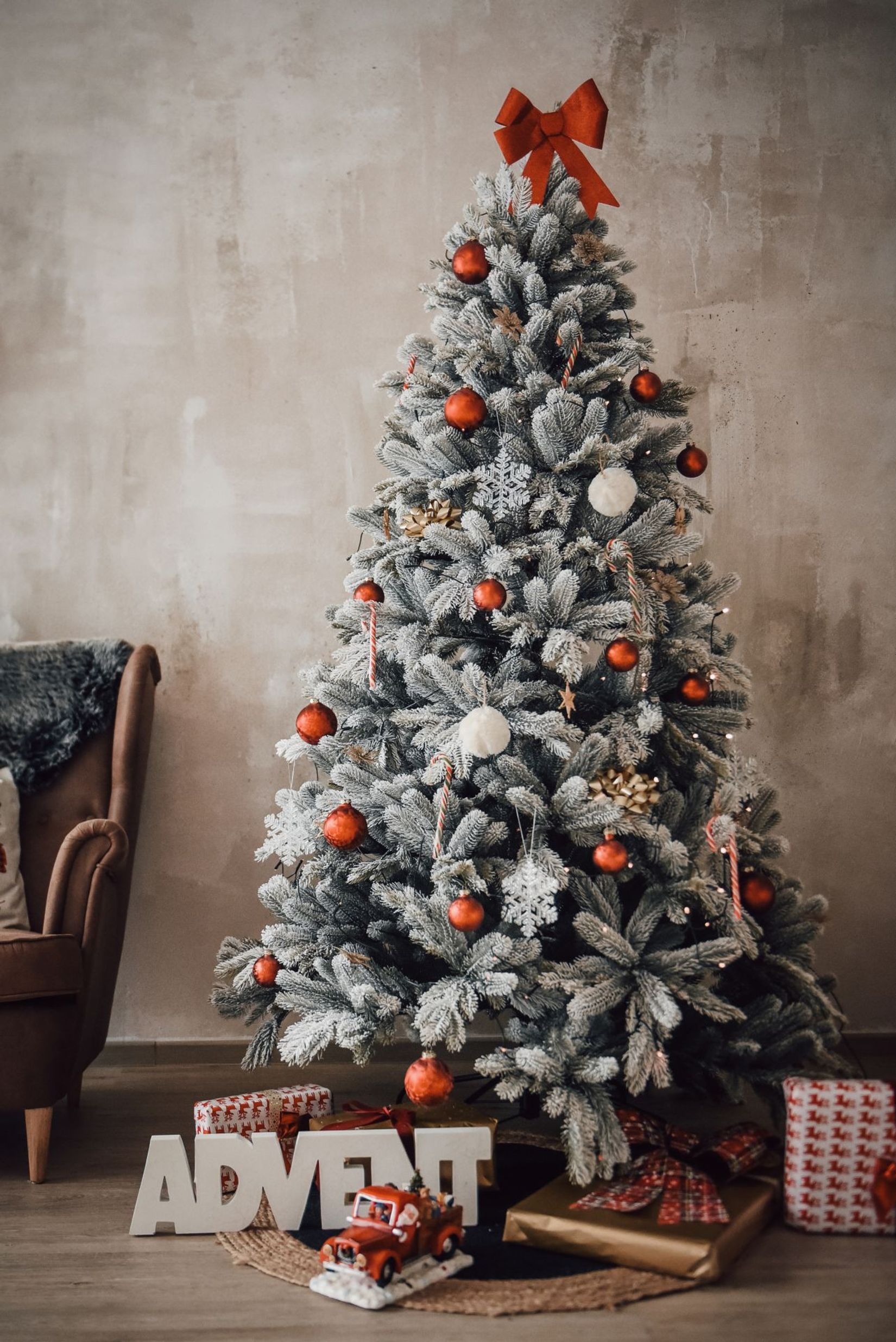 Künstlicher Weihnachtsbaum Premium Nordmanntanne mit Schnee 210 cm hoch