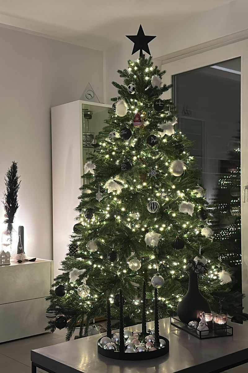 Künstlicher Weihnachtsbaum Premium Nordmanntanne, 210 cm hoch - Modell 2025 | 1111680